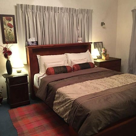 A Cozy Room With It'S Own Privacy Upper Hutt Bagian luar foto