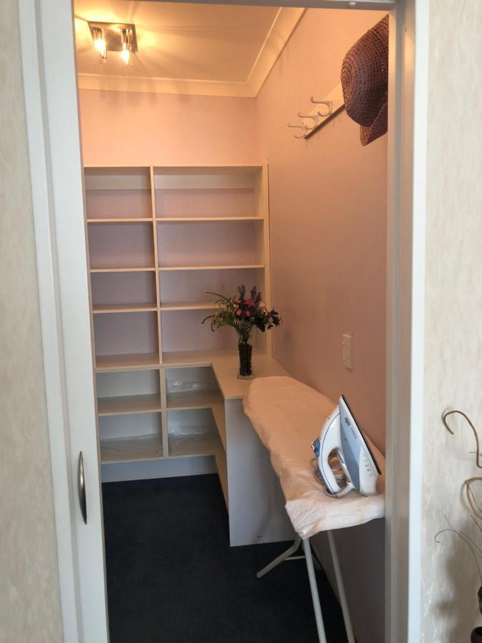 A Cozy Room With It'S Own Privacy Upper Hutt Bagian luar foto